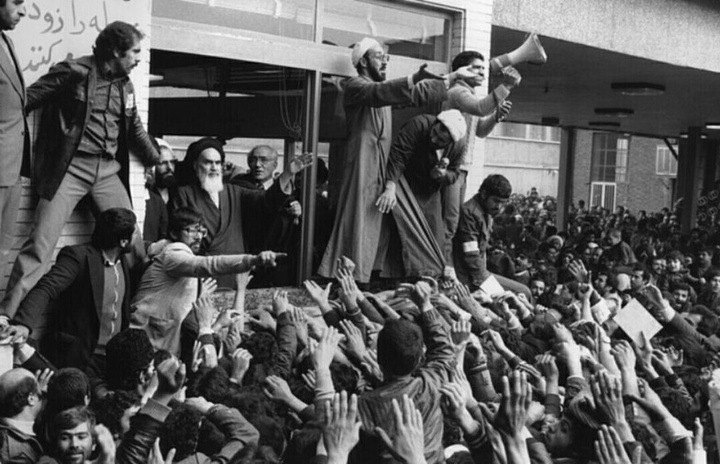 ماندگاری نظام در پیچ تاریخ