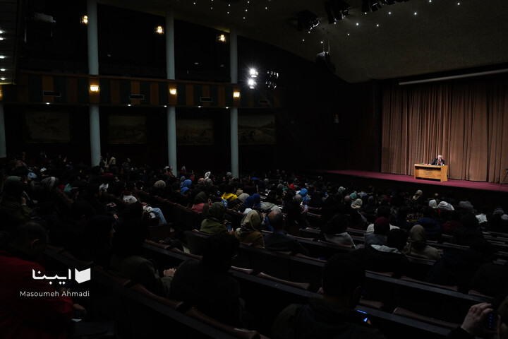 داستان‌خوانی محمود دولت‌آبادی در شب یلدا