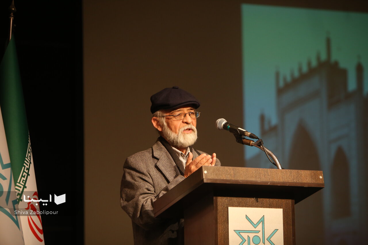 بلخ همان ایرانویج است