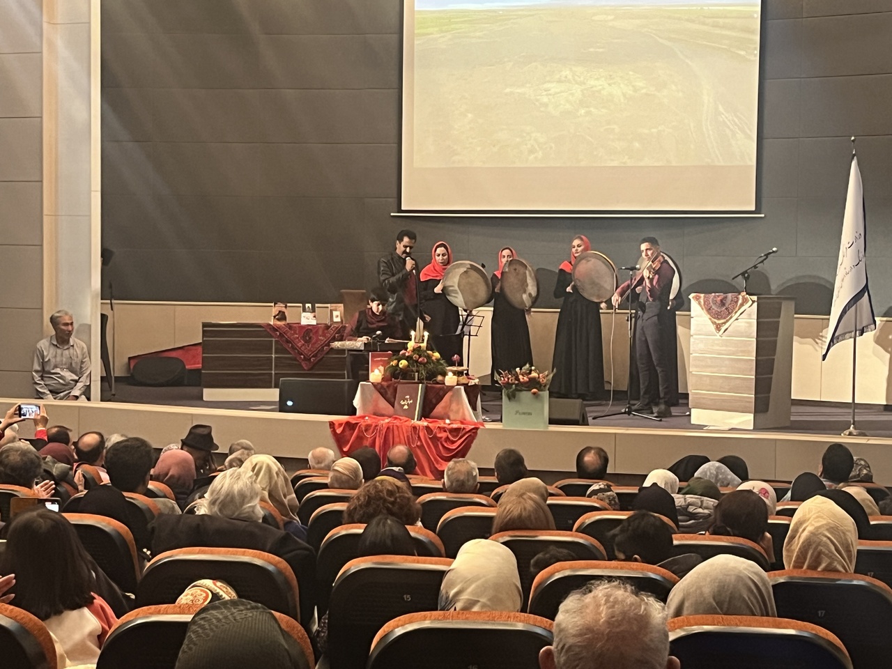 از تاجیکستان تا بردسیر؛ روزی پررنگ برای ادبیات و نشر در کرمان