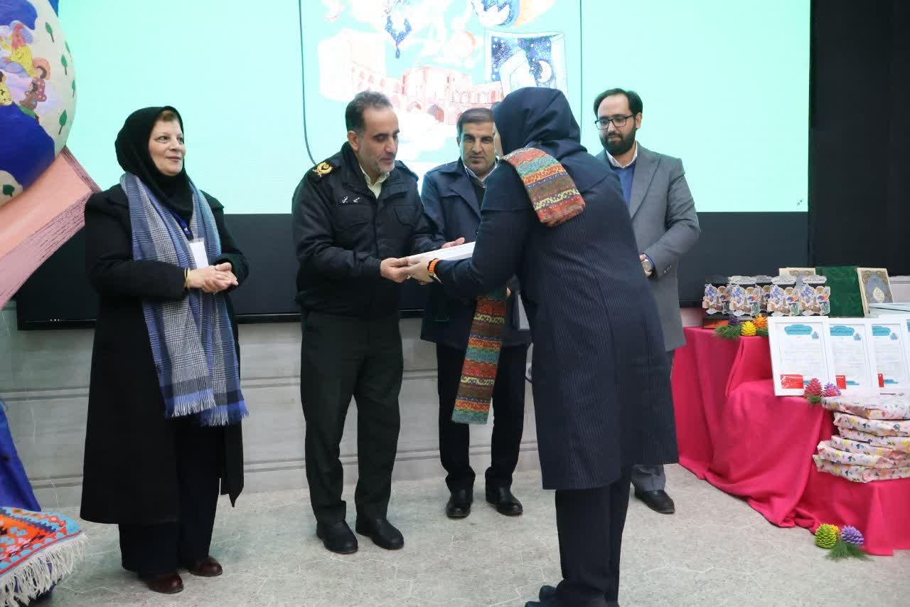 ۱۸۰۰ نفر روی صحنه جشنواره‌های استانی قصه‌گویی رفتند/ مرحله نهایی بهمن‌ماه در اصفهان