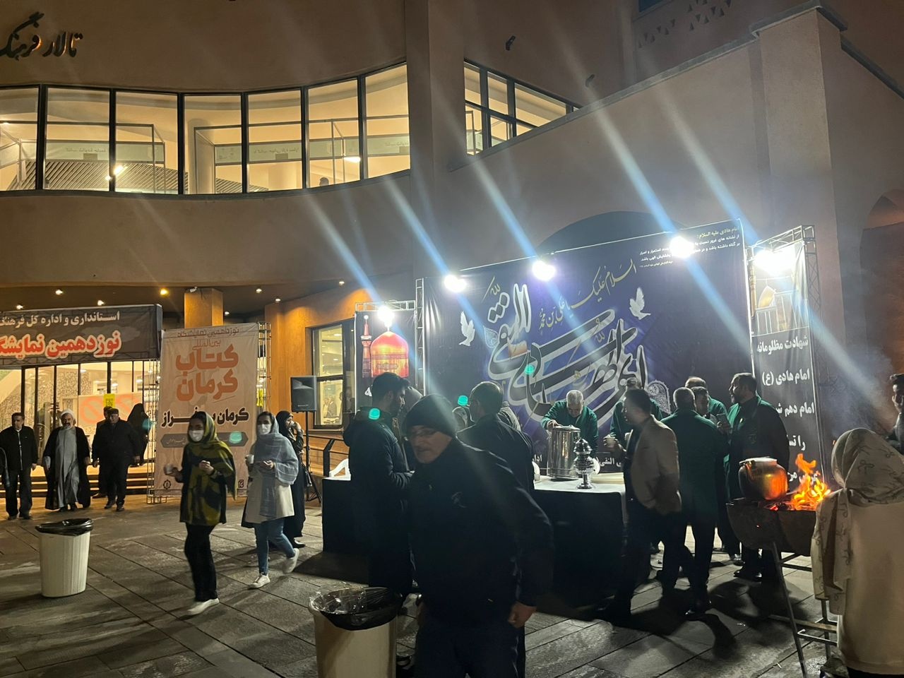 روز پر رونق نمایشگاه کتاب کرمان/ ۲ کتاب رونمایی شد