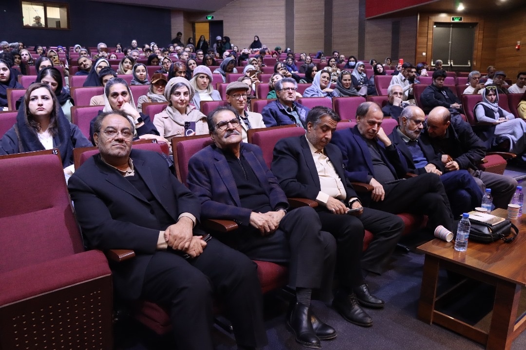 «دیدار عاشقانه با مگنوم ۴۴» نقد شد/ گفت‌وگو و نقد کتاب در نمایشگاه کرمان