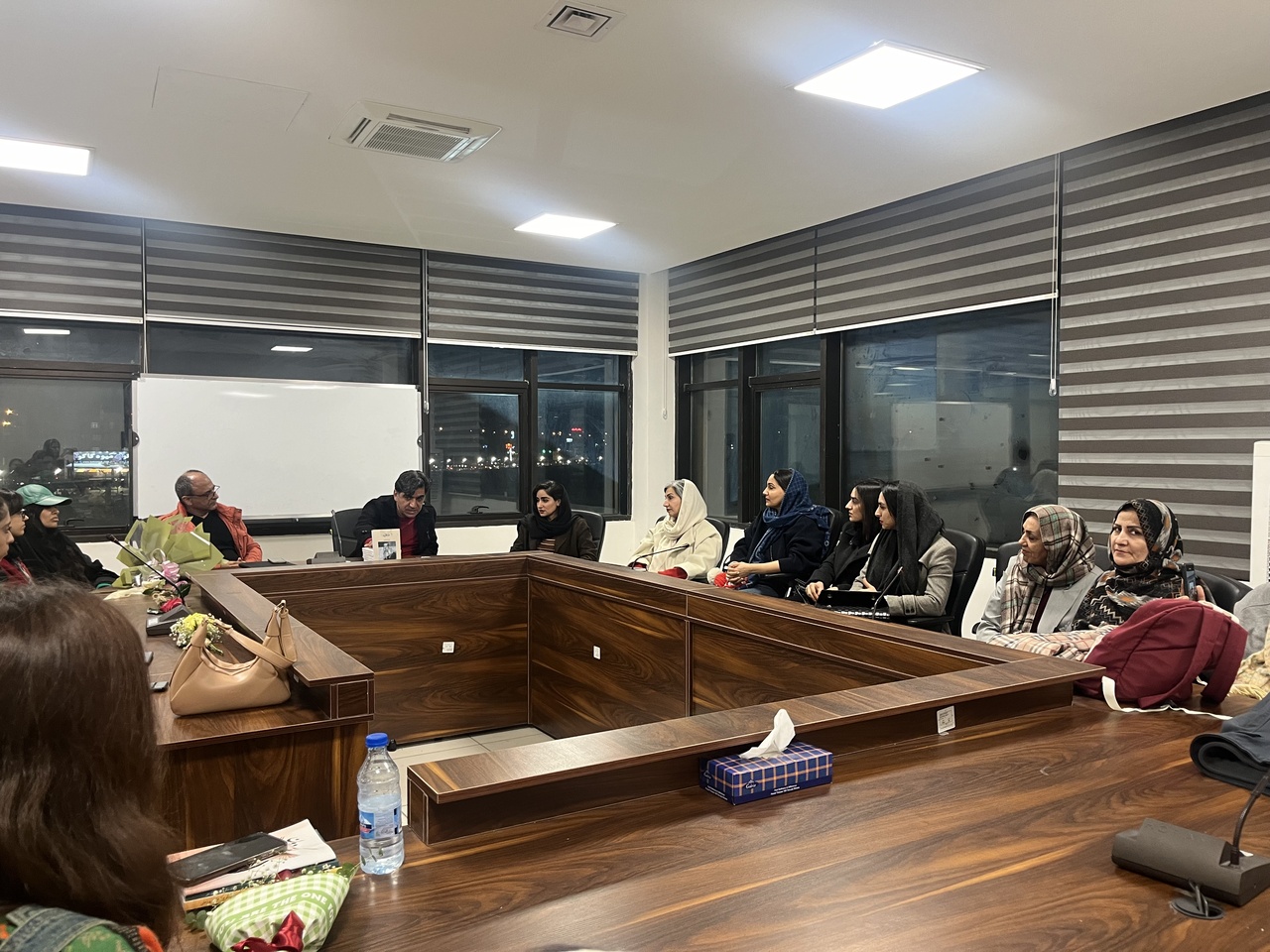 «دیدار عاشقانه با مگنوم ۴۴» نقد شد/ گفت‌وگو و نقد کتاب در نمایشگاه کرمان