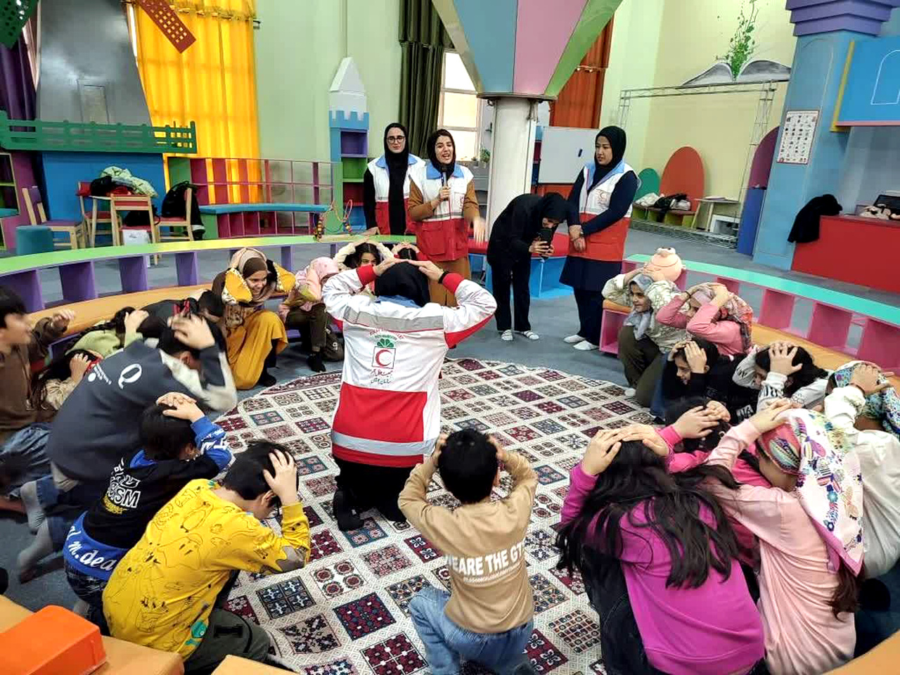 تمرین ایمنی در میان دیوارهای دانایی