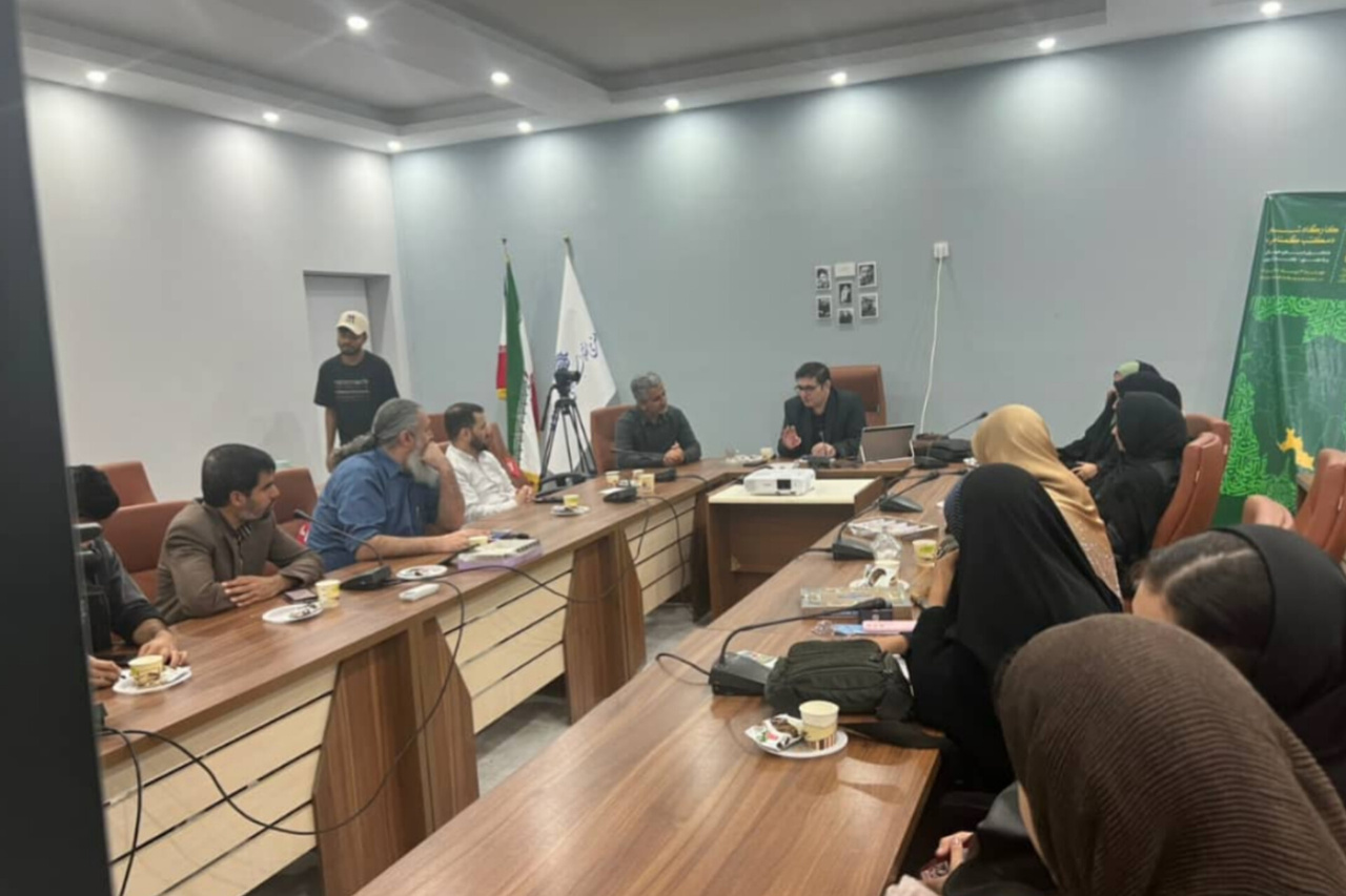 شعر بعد از پیروزی انقلاب اسلامی به یک سلاح تبدیل شد