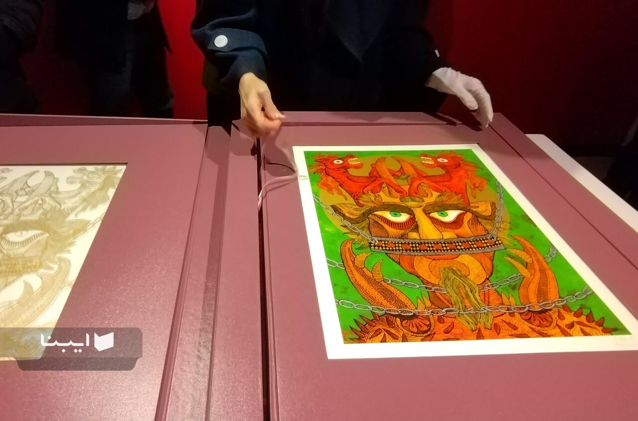 کتاب «دیوهای مقدس» در شیراز رونمایی شد