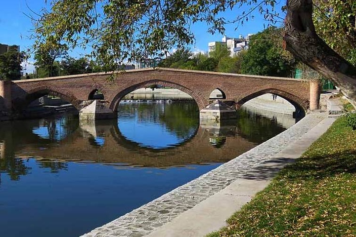 رخشنده مستوفی، اولین نویسنده زن اردبیل/ زنی که ۹ عنوان کتاب دارد