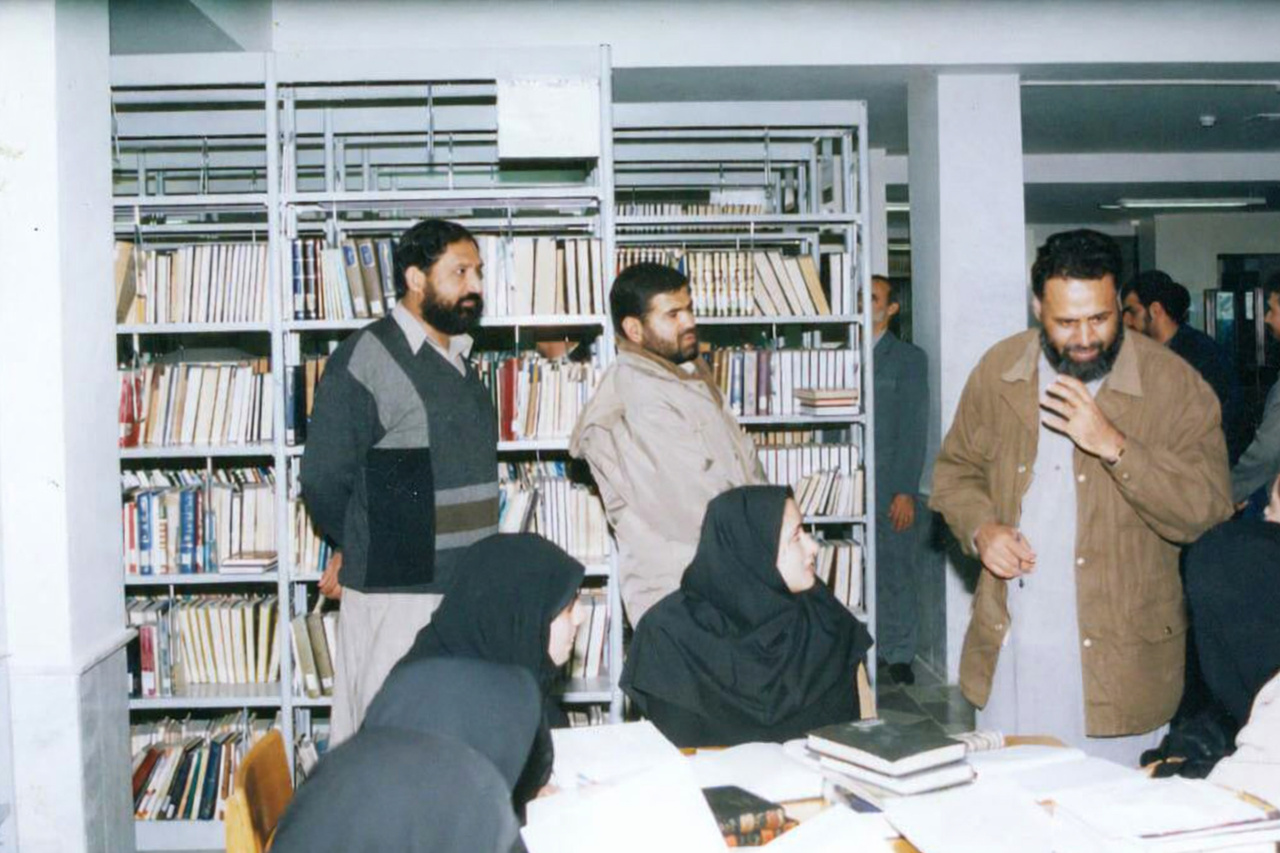 بازدید هیئتی از دانشگاه پیشاور پاکستان از دانشگاه فردوسی؛ ۲۲ سال قبل