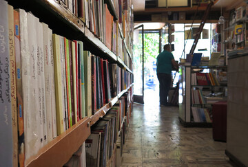 بازار کتاب در ۲۰۲۵؛ رشد آرام، چرخش دیجیتال و بازگشت ژانرهای عامه‌پسند