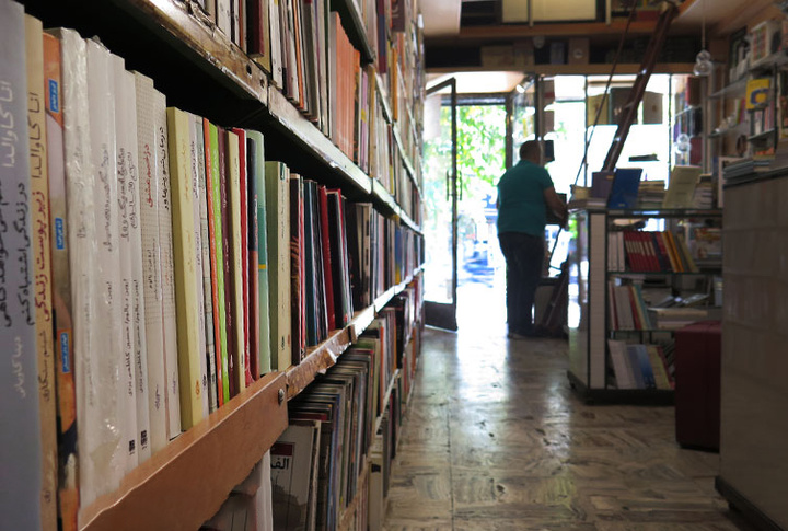 بازار کتاب؛ میدان تبلیغات پنهان و اعتمادهای از دست‌رفته