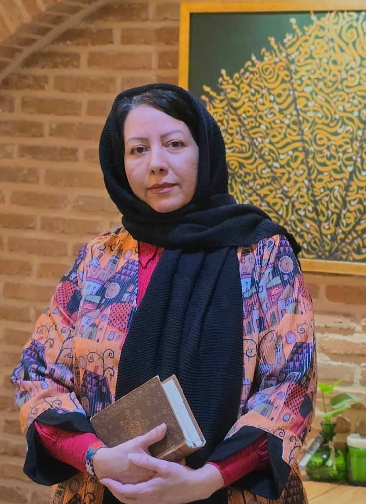 باید به فروغ نگاهی فراتر از اسطوره داشت