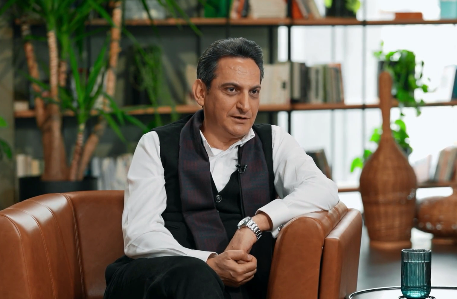 سعید حقیر: هنرمند جلوتر از زمانه‌اش حرکت می‌کند و همین باعث می‌شود آثارش دیر فهمیده شوند