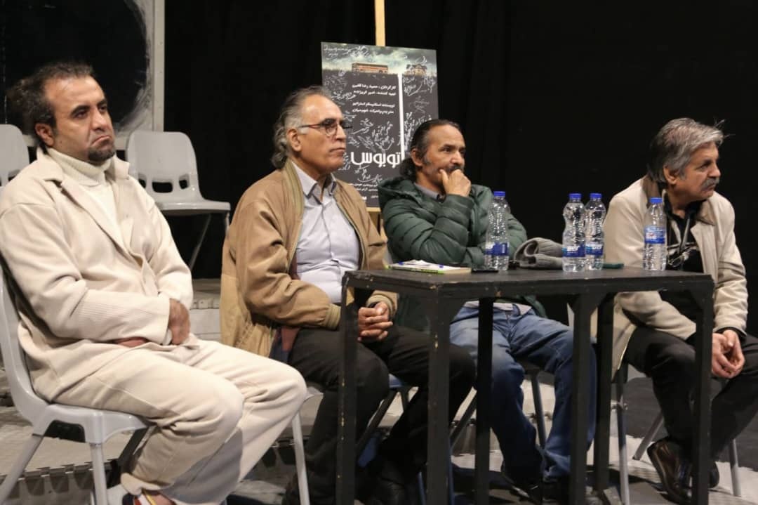 محسن خیمه‌دوز: نمایشنامه «اتوبوس» به نقد آرمان‌گرایی ایدئولوژیک می‌پردازد