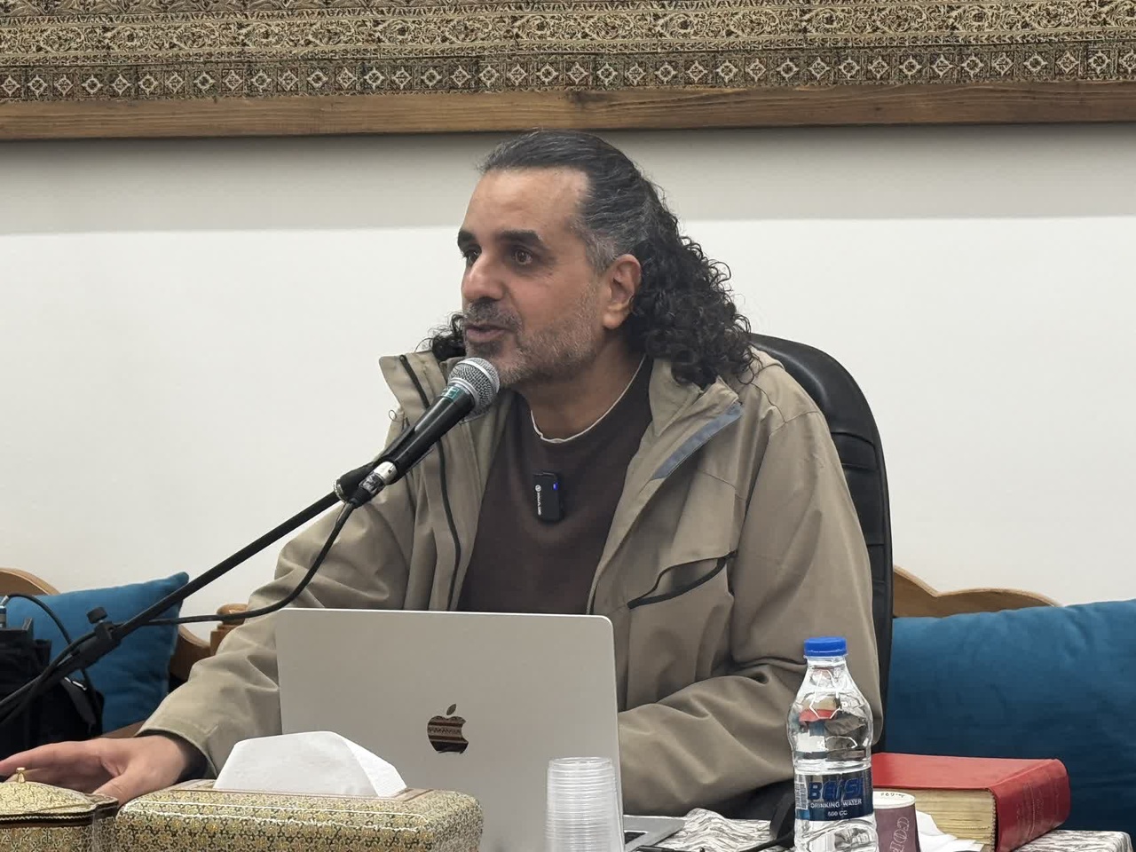 دیوان کمال‌الدین اسماعیل اصفهانی، آیینه‌ای از تاریخ و عواطف انسانی در شعر فارسی