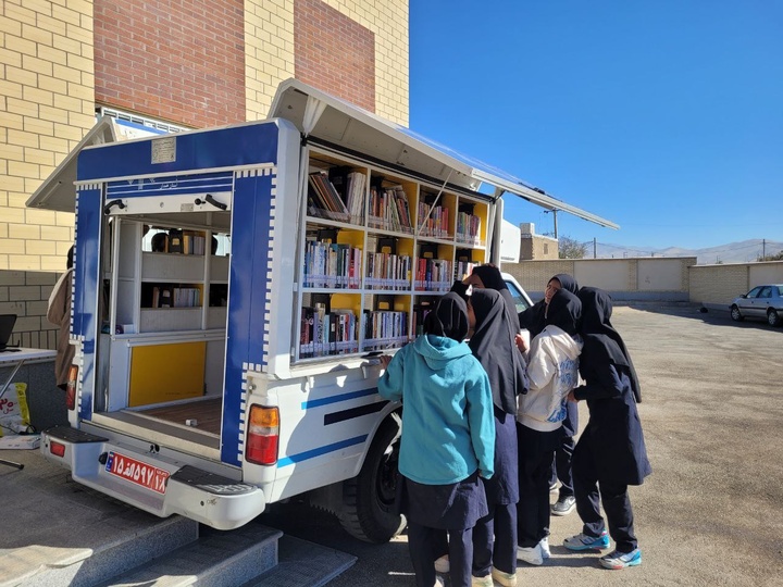 حکایت آقای هدایتی و هدهدسفید/ کتابخانه سیاری که به دل روستاهای همدان می‌زند