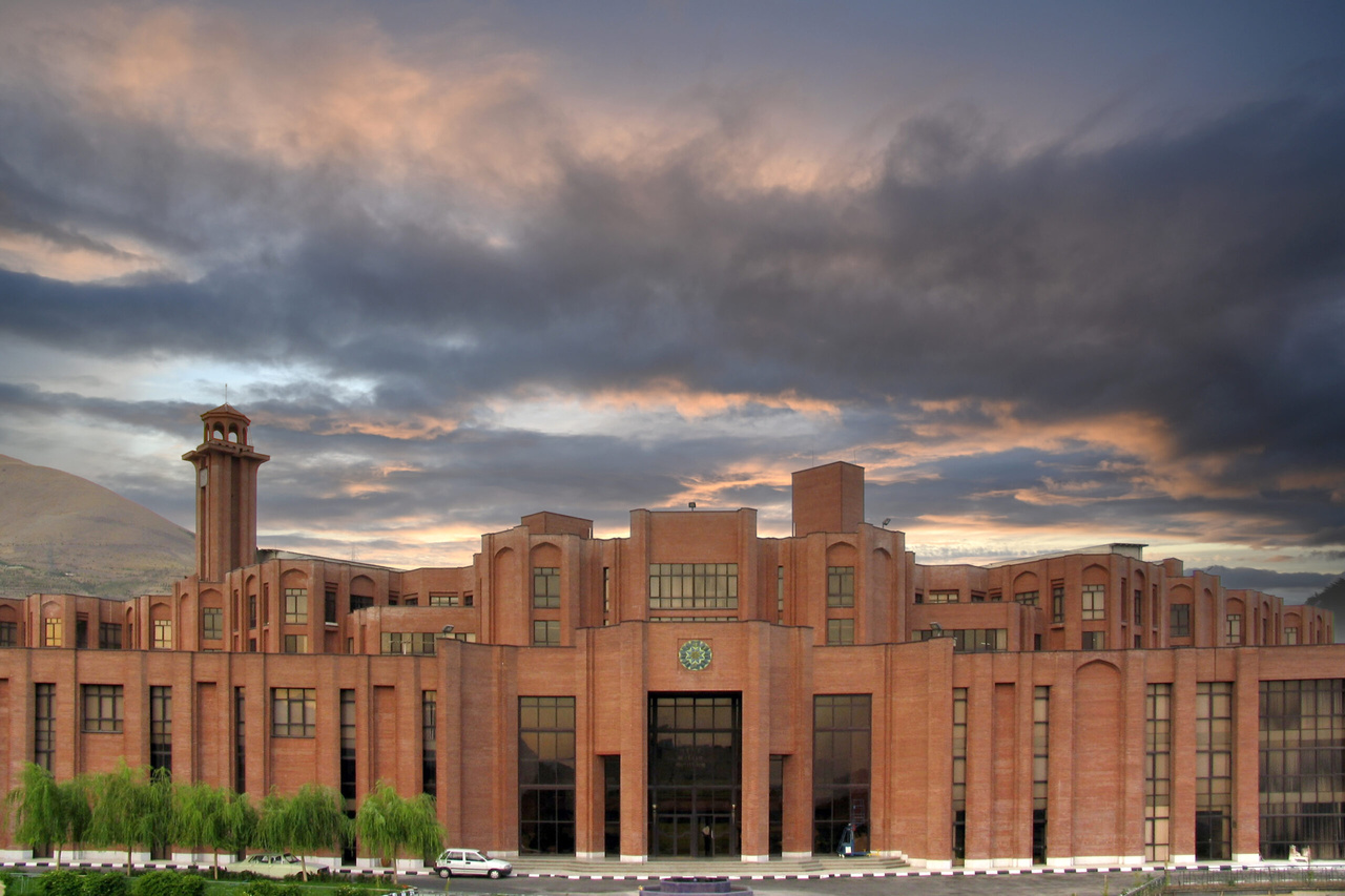 از «گفتارهایی در تاریخ و فرهنگ» تا «گنجینه ضرب‌المثل‌های زرتشتیان ایران»