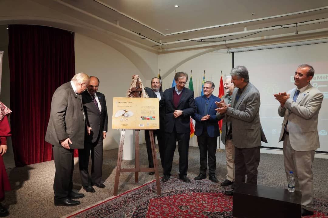 رونمایی از کتاب هزار مروارید در مؤسسه فرهنگی اکو