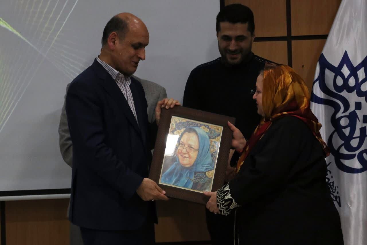 نکوداشت بانوی پیشکسوت شعر گیلان در رشت