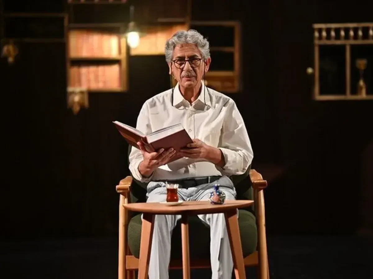 دوباره قصه‌گویی آقای حکایتی را شروع می‌کنم