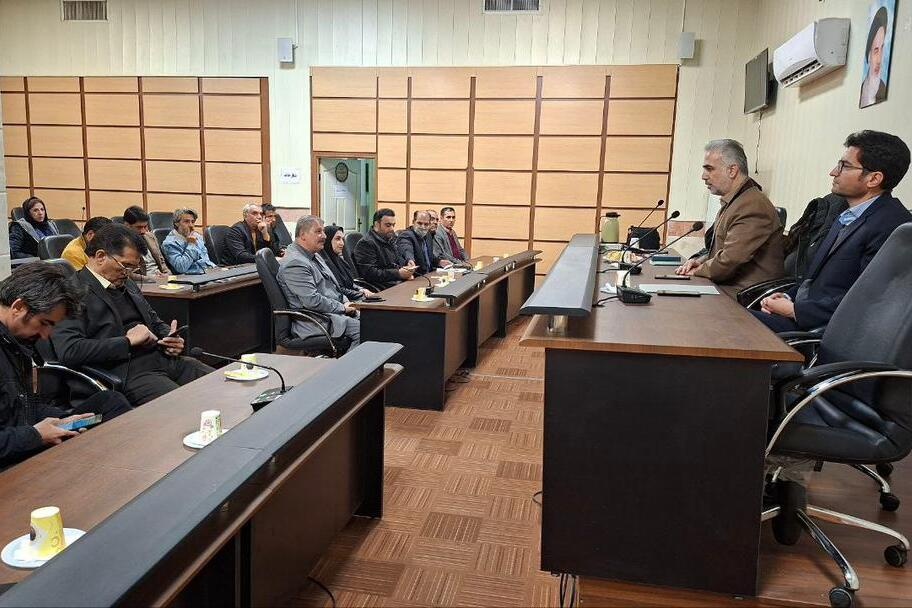 تأکید بر جایگاه هنرمندان به عنوان رهبران اجتماعی و لزوم برنامه‌ریزی بومی برای استان