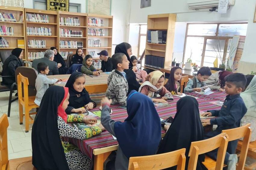 مدیرکل دفتر امور بانوان و خانواده استانداری سیستان و بلوچستان از کتابخانه عمومی استاد کامبوزیا بازدید کرد