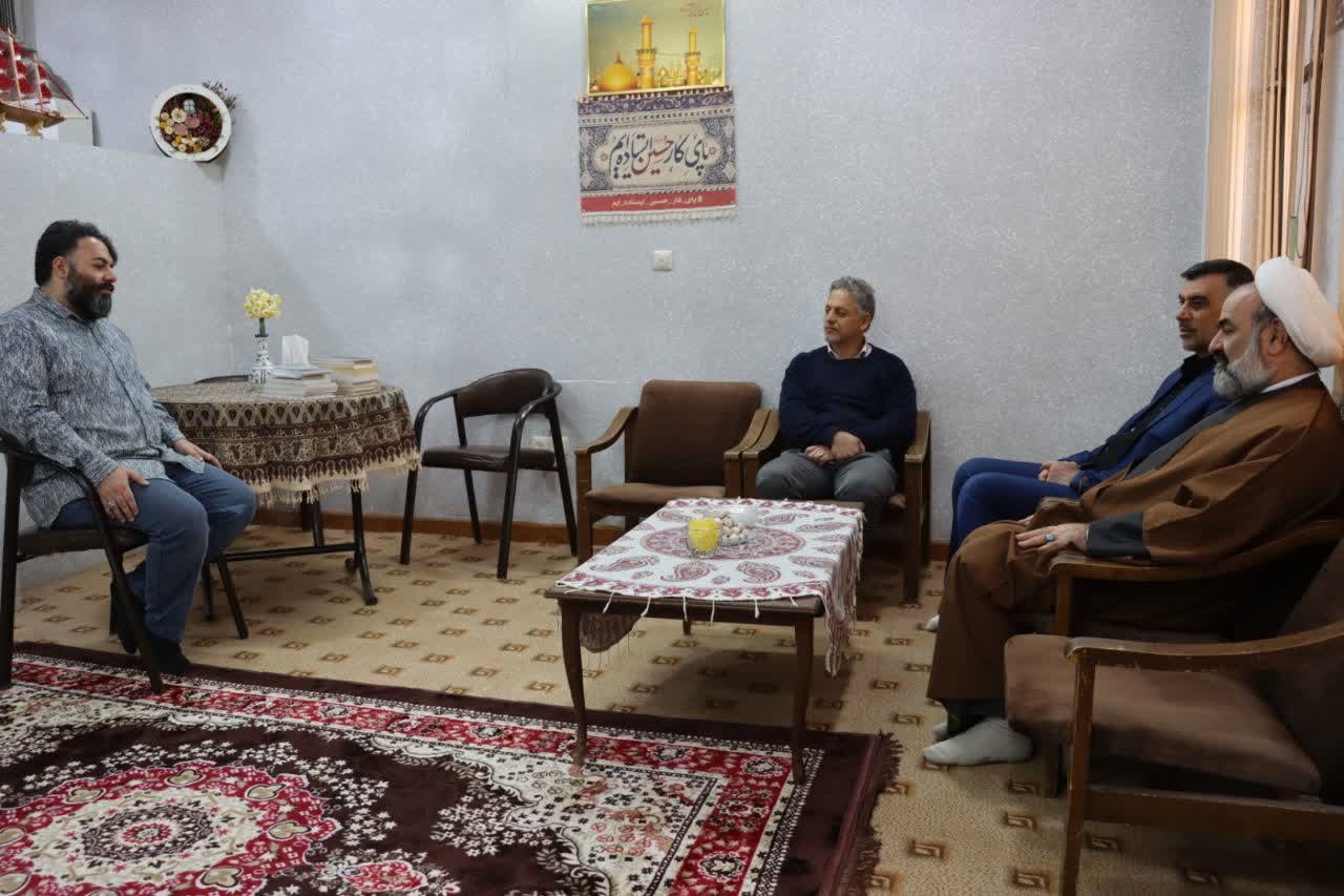 نویسندگان با حمایتهای حداقلی تقویت شوند/ سفر به کشورهای مختلف برای روایتگری