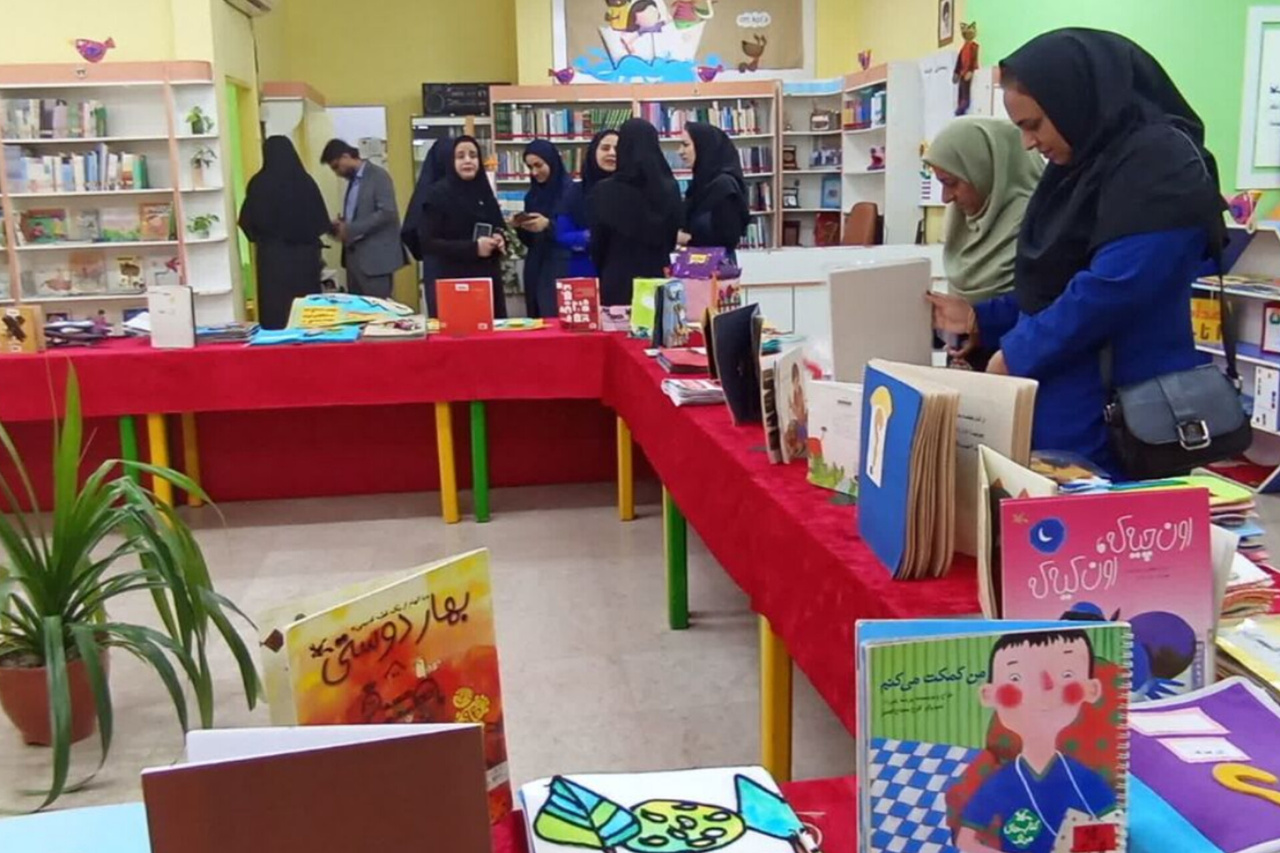 نخستین نمایشگاه کتابهای حسی و لمسی در بندرعباس افتتاح شد