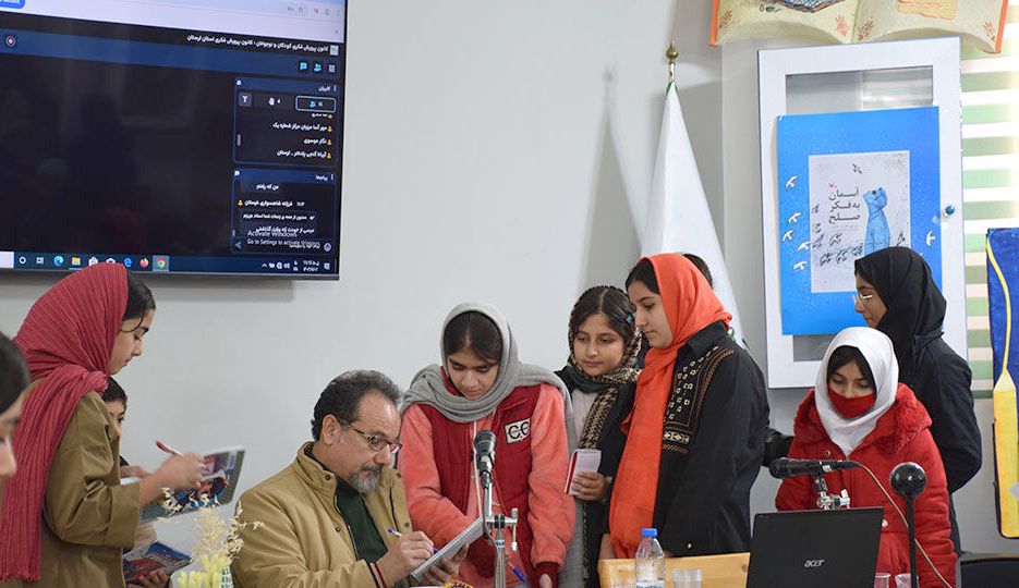 شاعران جوان خوانش مستمر شعر شاعران بزرگ را فراموش نکنند