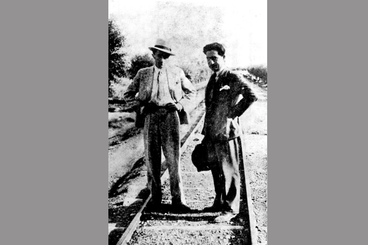 عکسی از مجتبی مینوی و صادق هدایت، در پاییز 1312