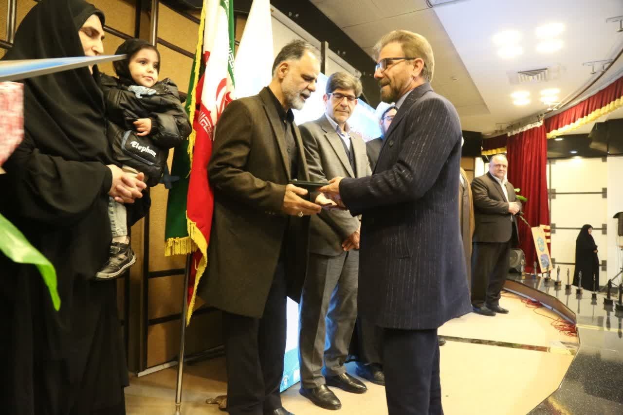 شعر؛ زبان وحدت، همدلی و دیپلماسی فرهنگی ملتها