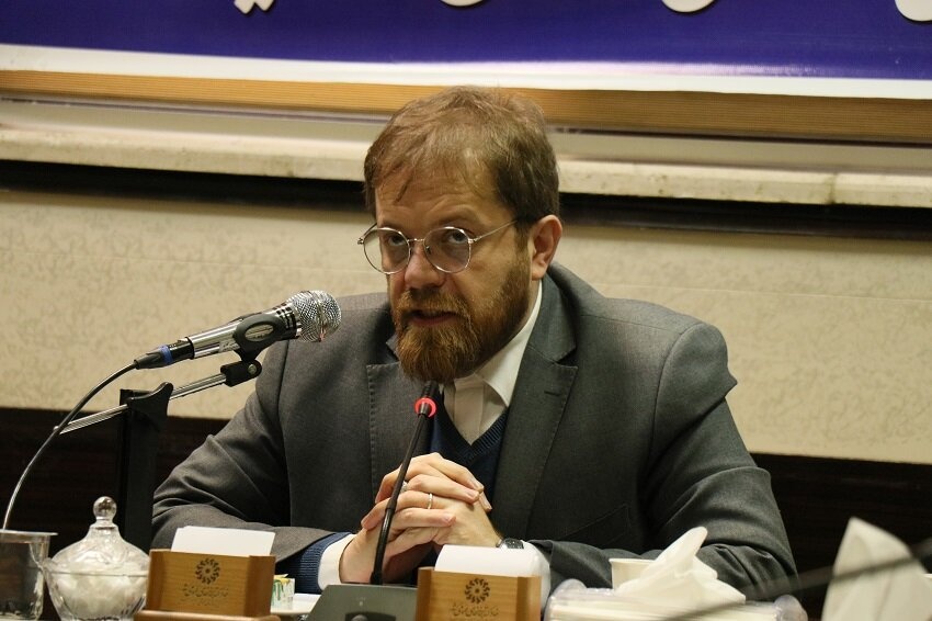 کتاب باید از حصار کتابخانه‌ها به متن جامعه انتقال پیدا کند