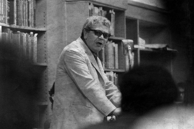 آینده، بیگانۀ رو به روبرو