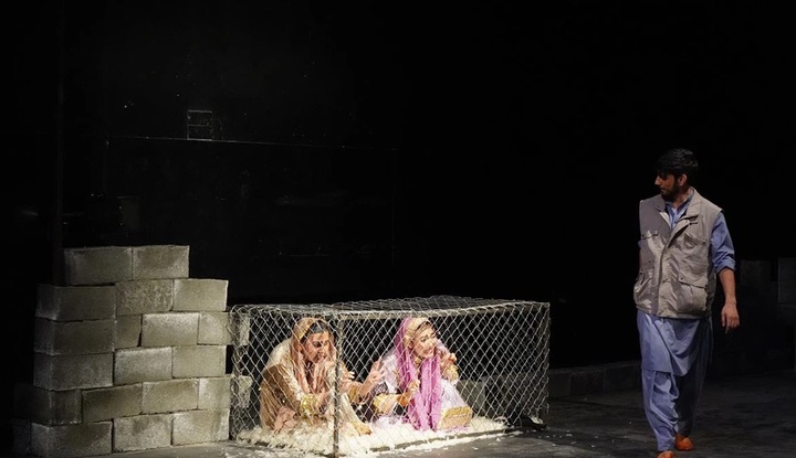 نگاهی به نمایش «مرگ اشرف غنی»/ وقتی «قفس» سهم ملت شد