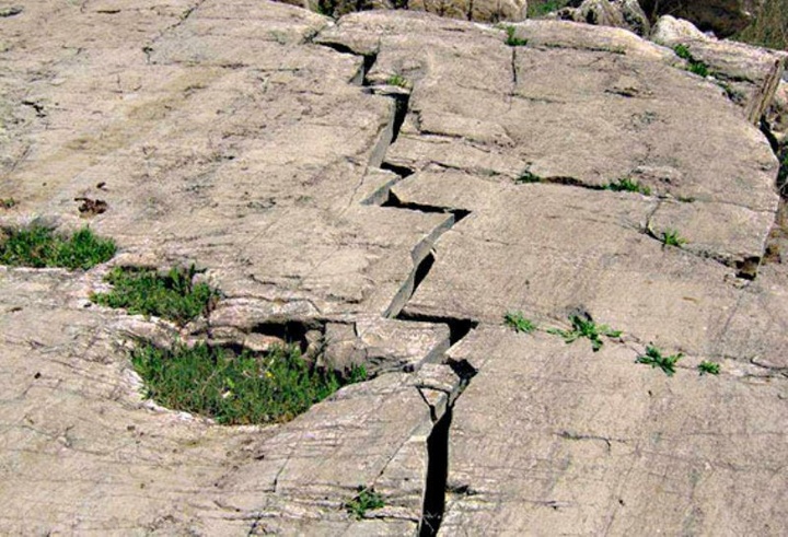 «شناخت گسل‌ها» کتابی جامع در بحث سِن‌سنجی گسل‌ها