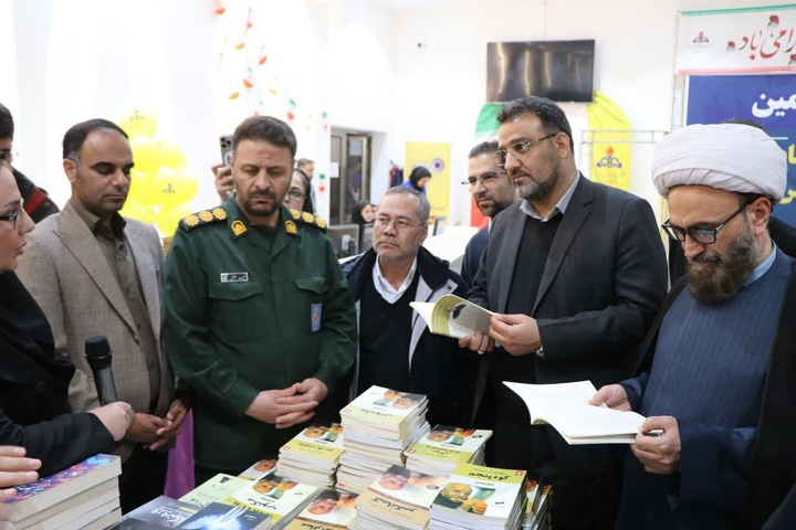 نمایشگاه کتاب سال سرخس افتتاح شد