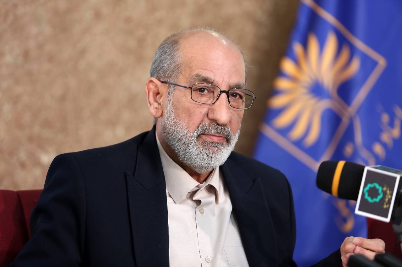 حکیمی نسبت به سرنوشت انسان‌های جهان دغدغه داشت