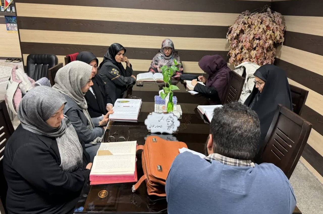 نشست انجمن ادبی شاهنامه‌خوانی در آشتیان برگزار شد