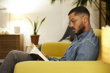 یادگیری از طریق خواندن متن در مقابل گوش دادن به کتاب صوتی