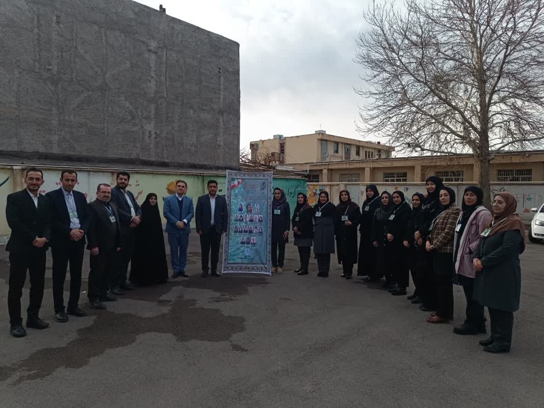 مسابقه «شهد شعر» در شهرستان البرز برگزار شد