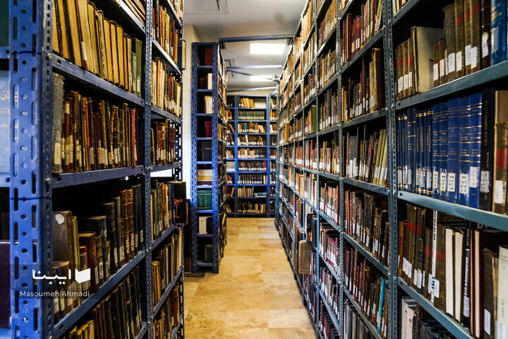 کتابخانه دانشکده ادبیات و علوم انسانی دانشگاه تهران