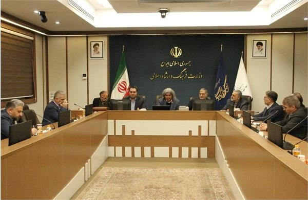 زبان فارسی عامل همبستگی ملی است