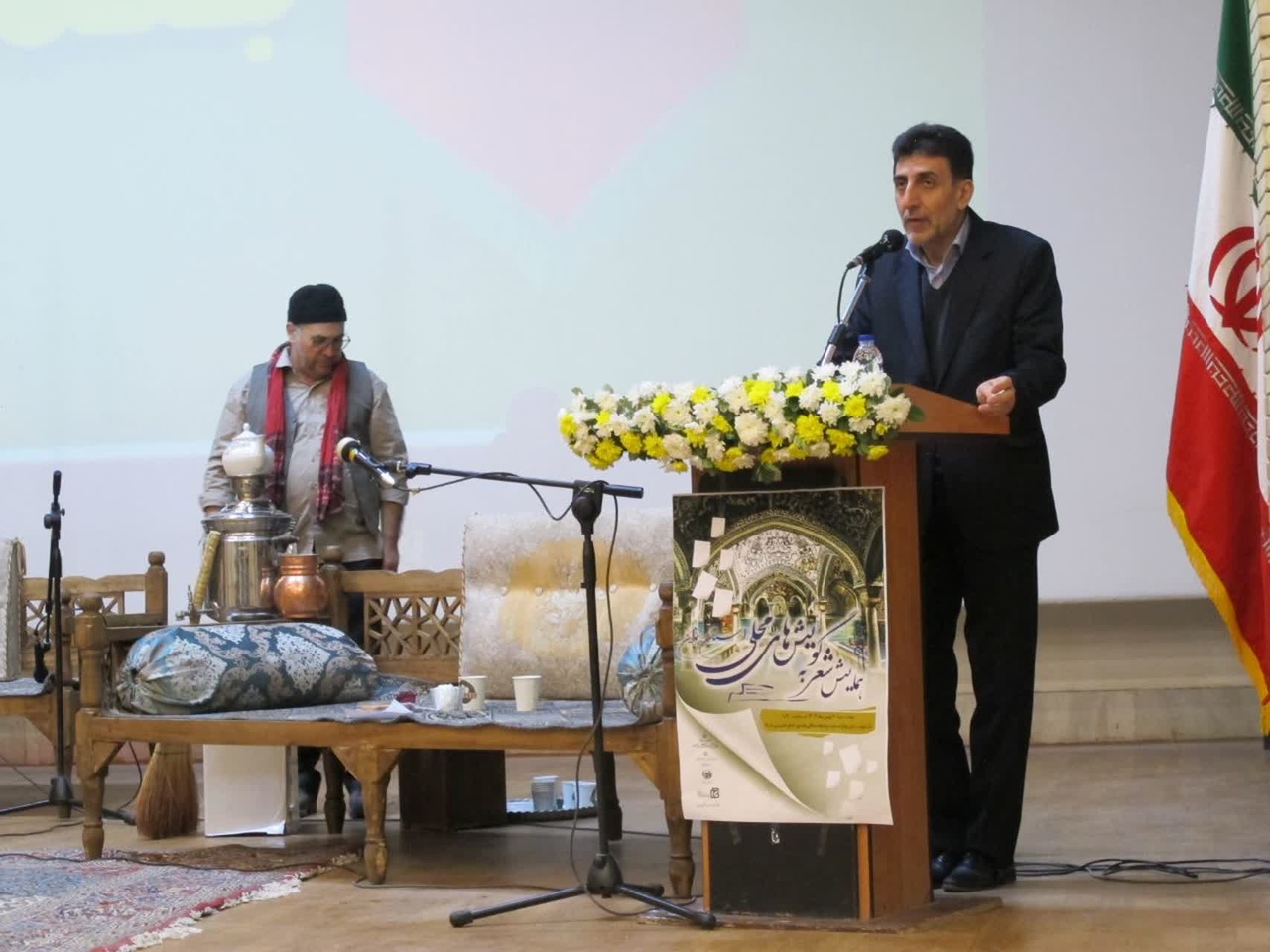 شعر و گویش‌های محلی حافظه زنده ملت ایران است