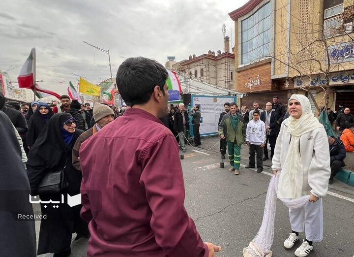 غرفه فرهنگی خانه کتاب و ادبیات در راهپیمایی ۲۲ بهمن