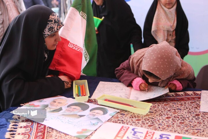 غرفه فرهنگی خانه کتاب و ادبیات در راهپیمایی ۲۲ بهمن