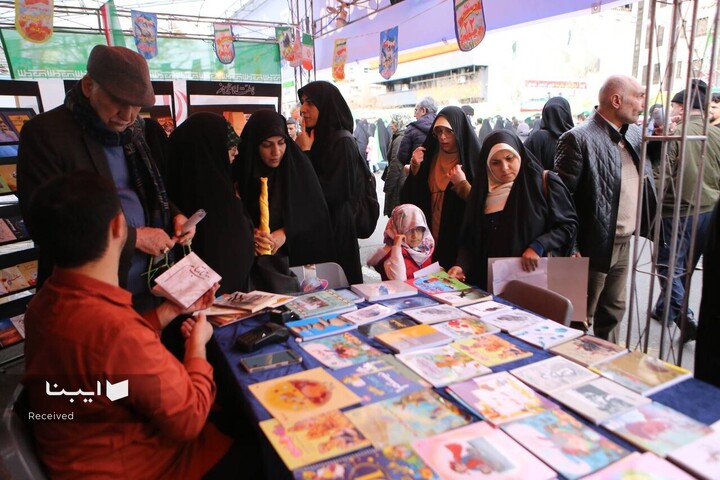 غرفه فرهنگی خانه کتاب و ادبیات در راهپیمایی ۲۲ بهمن