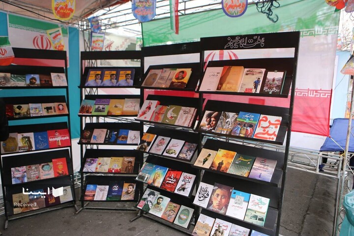 غرفه فرهنگی خانه کتاب و ادبیات در راهپیمایی ۲۲ بهمن