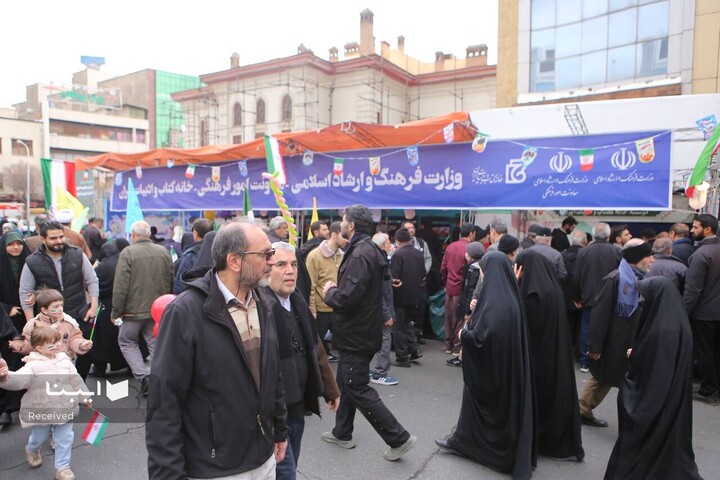 غرفه فرهنگی خانه کتاب و ادبیات در راهپیمایی ۲۲ بهمن