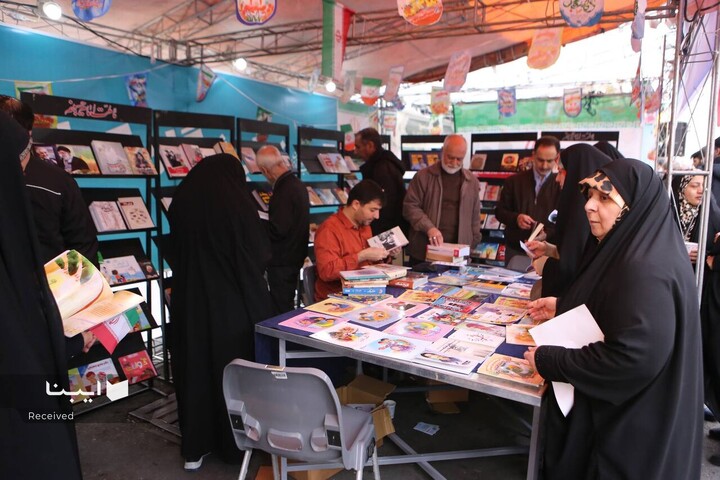 غرفه فرهنگی خانه کتاب و ادبیات در راهپیمایی ۲۲ بهمن