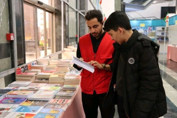 تلاقی نورانی کتاب و قرآن در روز نخست نمایشگاه کتاب ارومیه/ جایی برای تبادل اندیشه